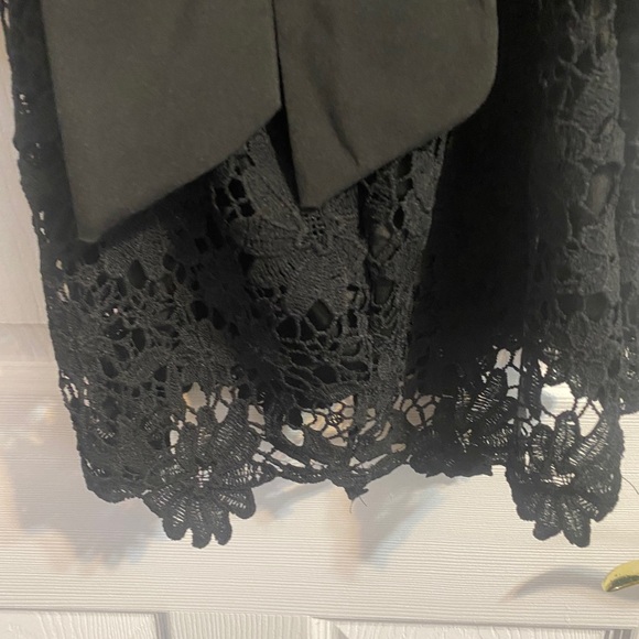 Gorgeous Black lace  evening dress. - Picture 8 of 12